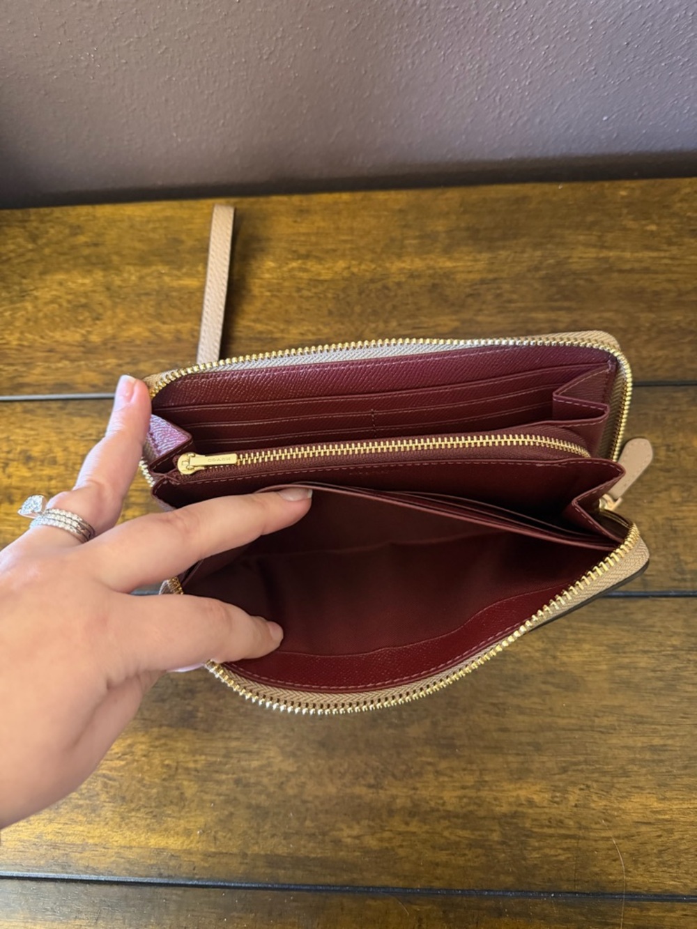 ✨NWOT - Coach Long Accordion Zip Wallet Wristlet✨ - Picture 8 of 9